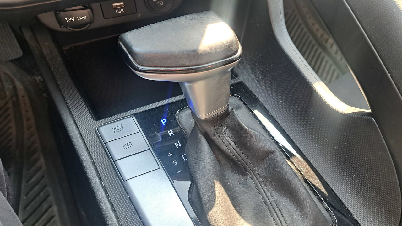 Hyundai Elantra Preferred 2021-13