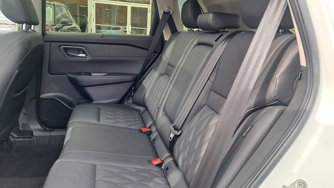 2024 Nissan Rogue Platinum-33