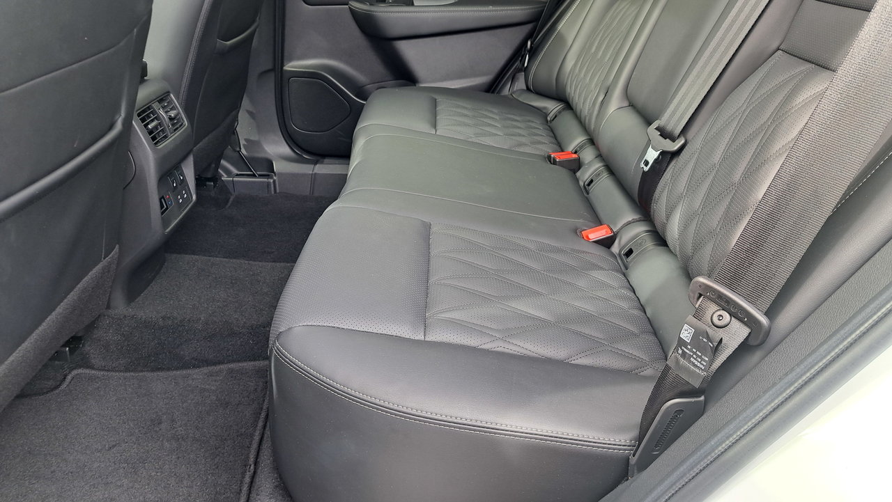 2024 Nissan Rogue Platinum-32