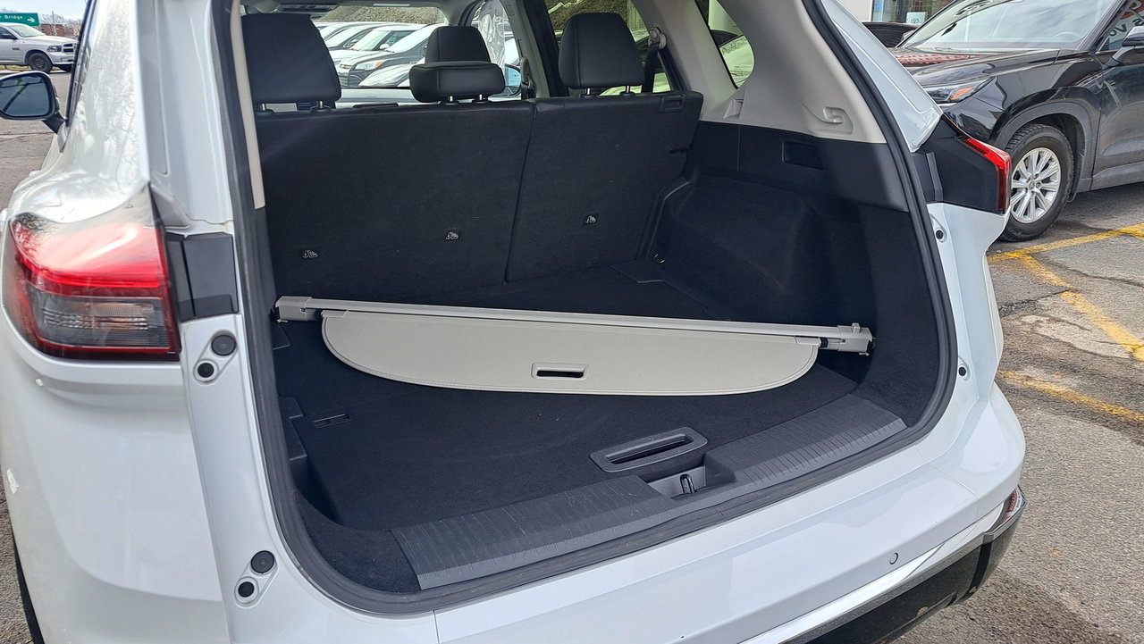 2024 Nissan Rogue Platinum-37