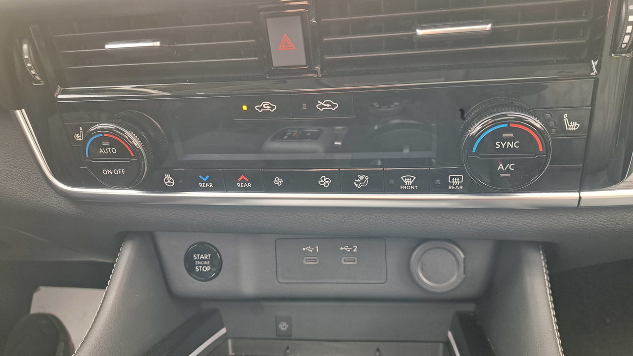 2024 Nissan Rogue Platinum-24