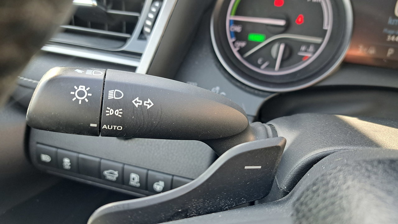 Toyota Camry Hybrid XSE 2023-15