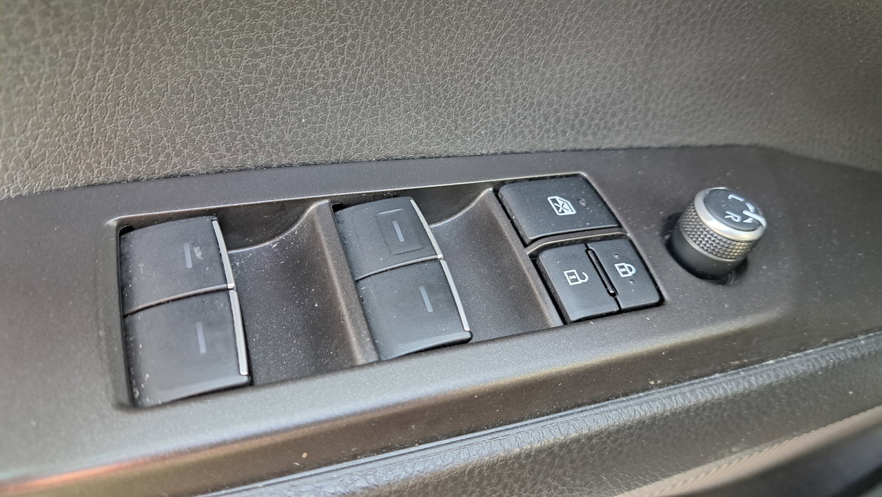 Toyota Camry Hybrid XSE 2023-22