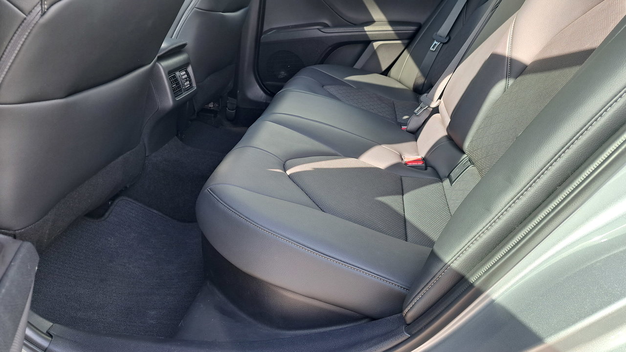 Toyota Camry Hybrid XSE 2023-25