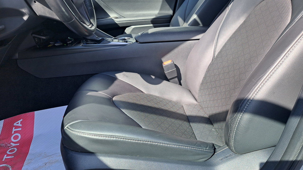 Toyota Camry Hybrid XSE 2023-7