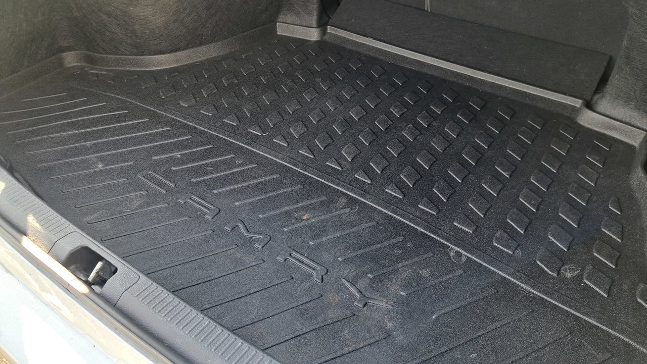 Toyota Camry Hybrid XSE 2023-30