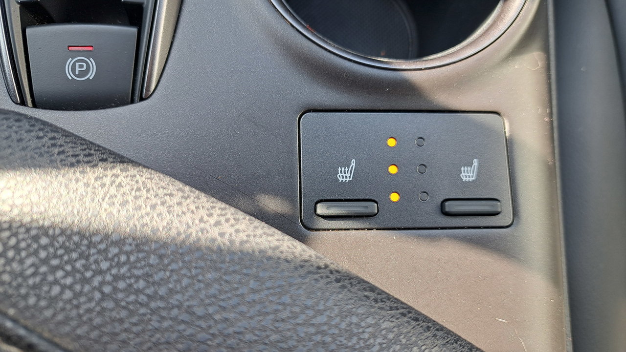 Toyota Camry Hybrid XSE 2023-21