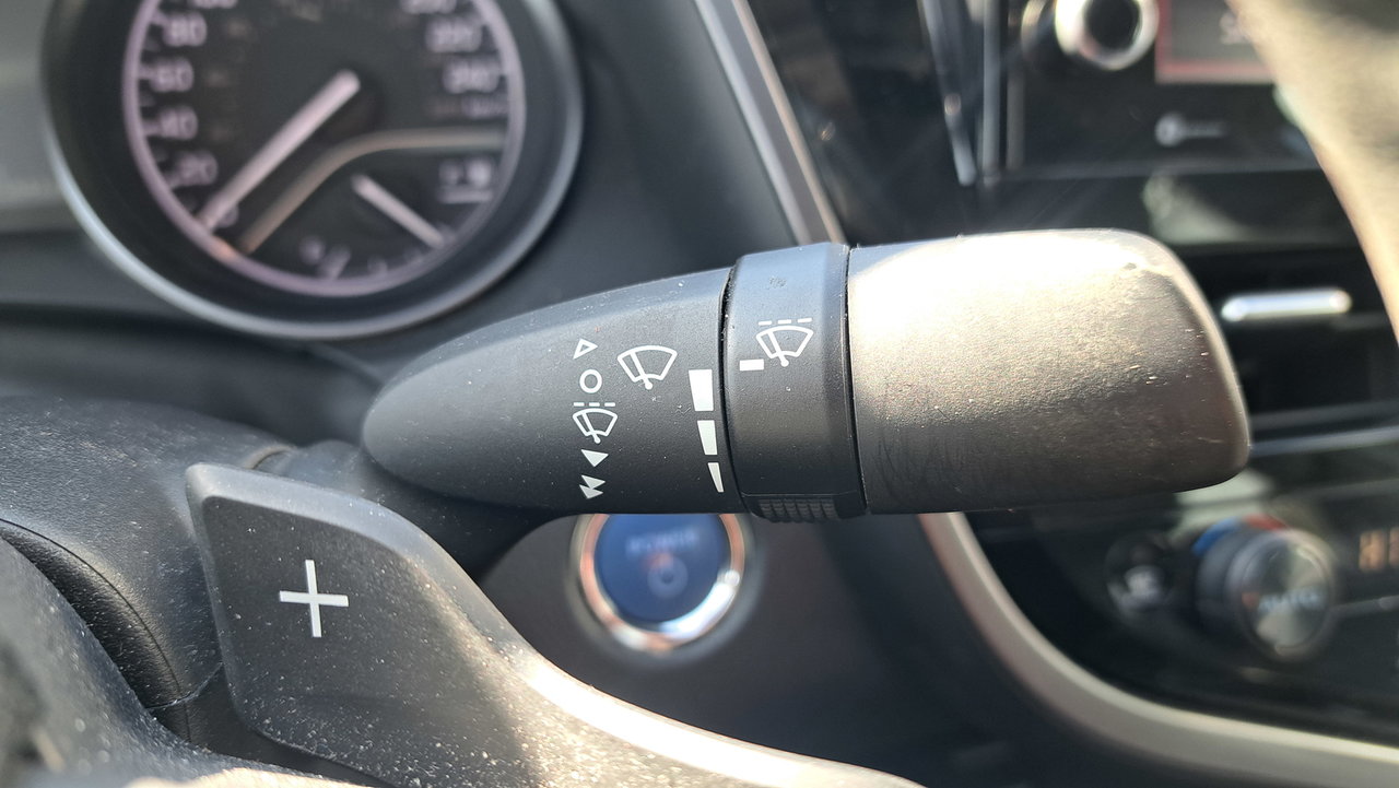 Toyota Camry Hybrid XSE 2023-13