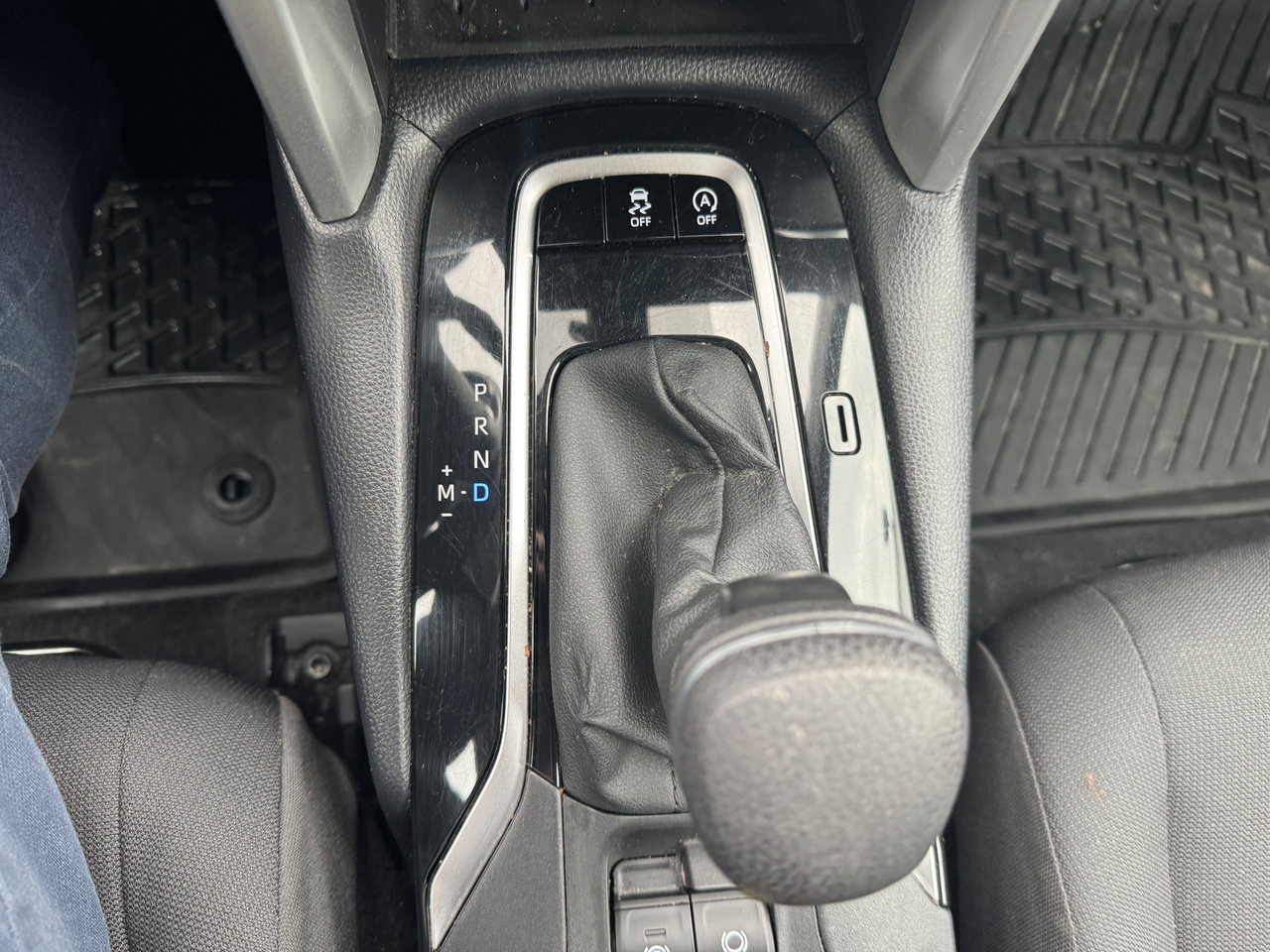 2022 Toyota Corolla Cross LE-12