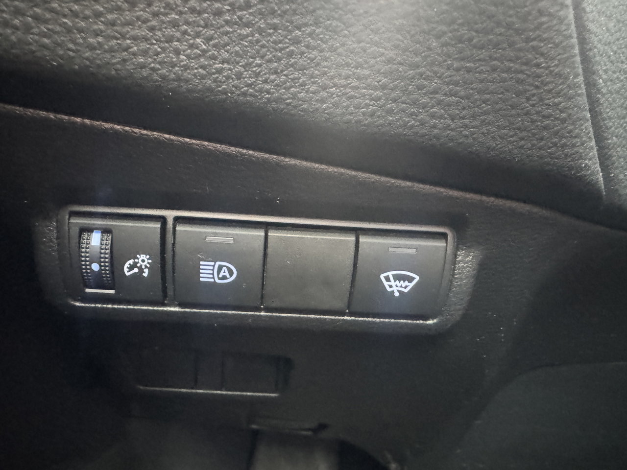 2022 Toyota Corolla Cross LE-16