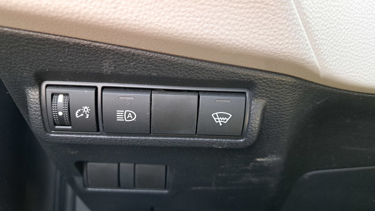 2023 Toyota Corolla Cross L-23
