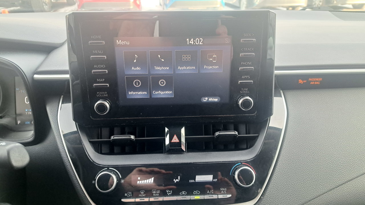 Toyota Corolla L CVT 2020-16