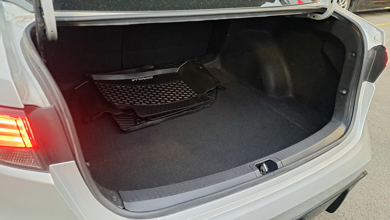 Toyota Corolla XSE CVT 2023-27