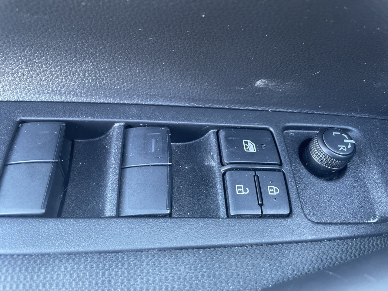 Toyota Corolla Hybrid LE 2025-15