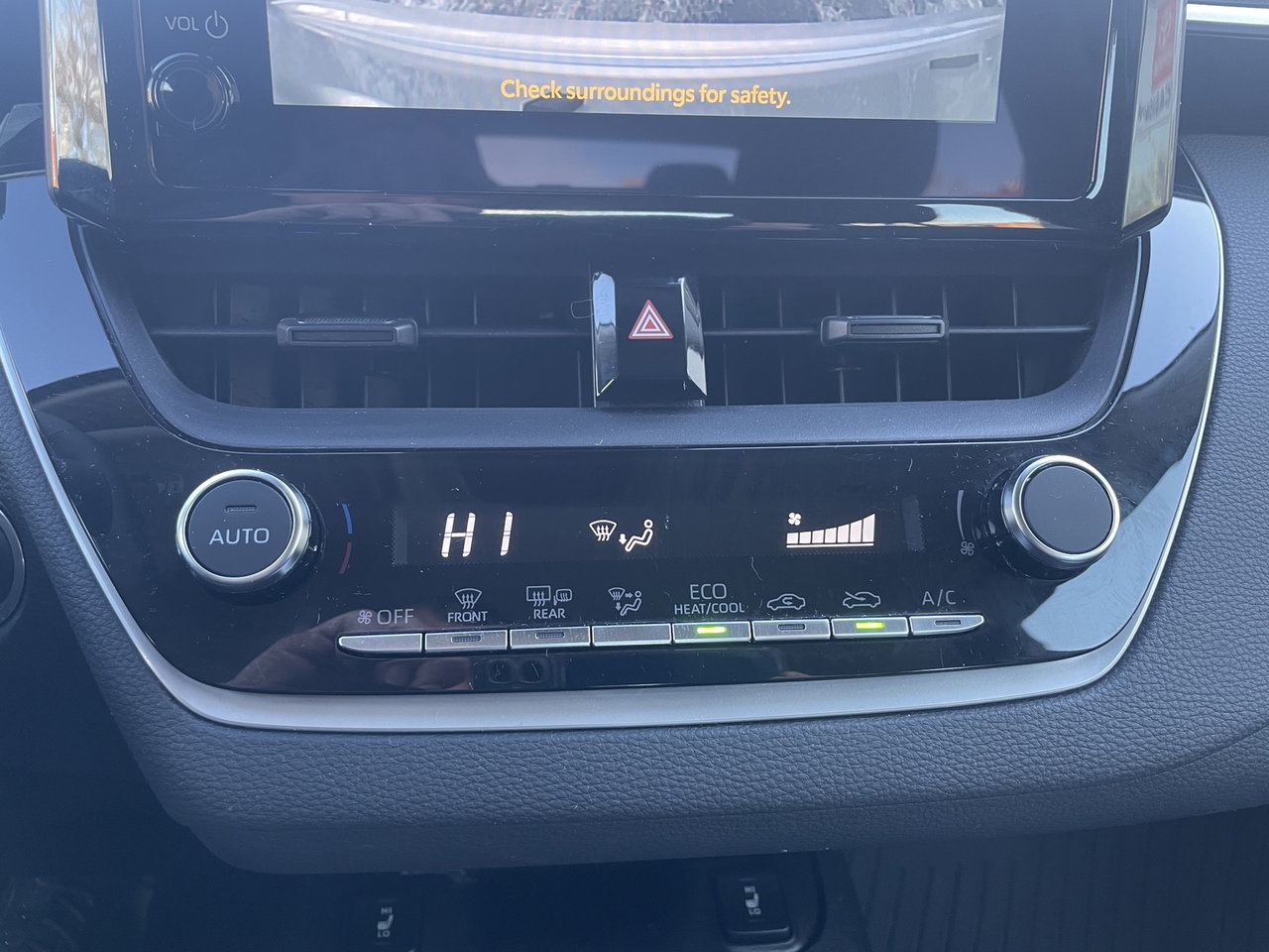 Toyota Corolla Hybrid LE 2025-11