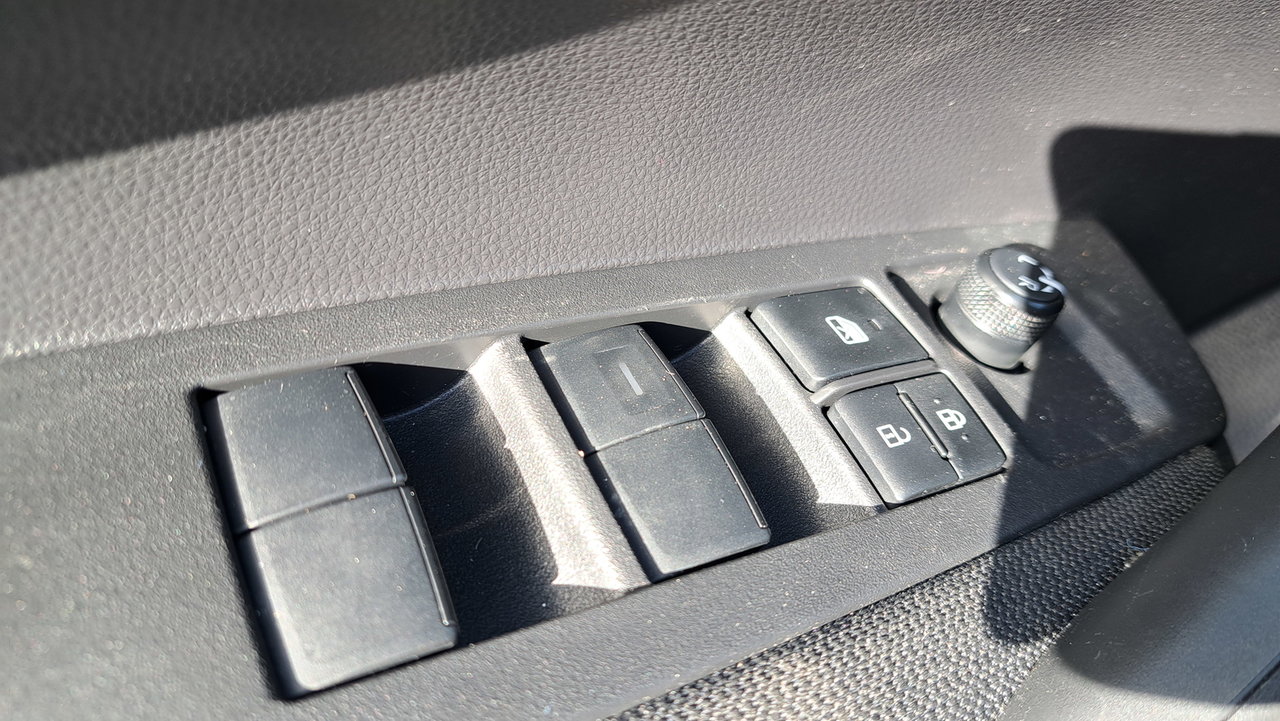 2025 Toyota Corolla AWD Hybrid LE-22