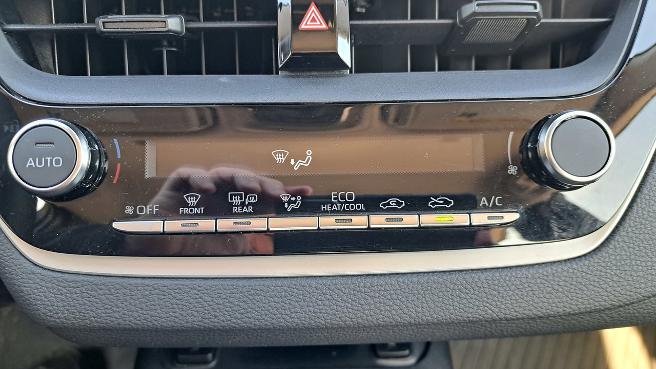 2025 Toyota Corolla AWD Hybrid LE-19