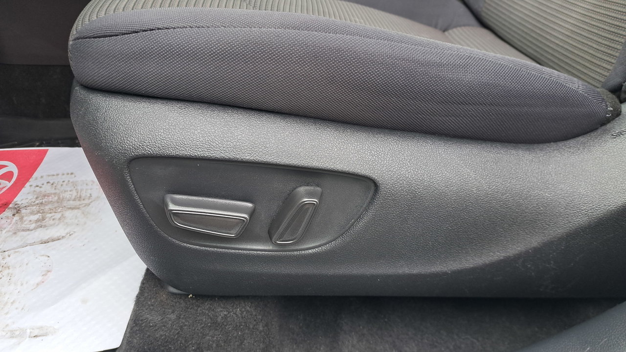 Toyota Highlander Hybrid LE 2023-6