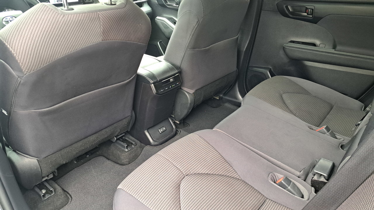 Toyota Highlander Hybrid LE 2023-29