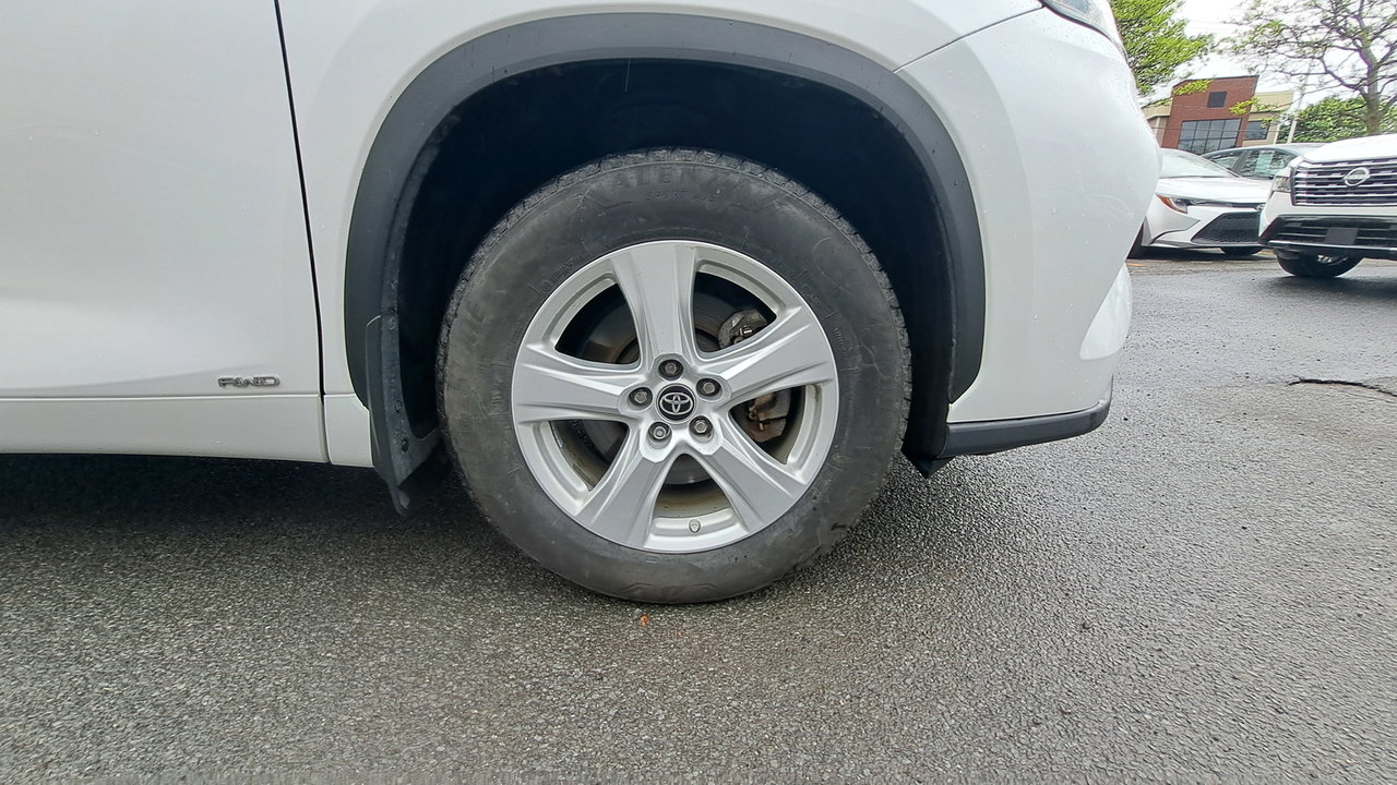 Toyota Highlander Hybrid LE 2023-40