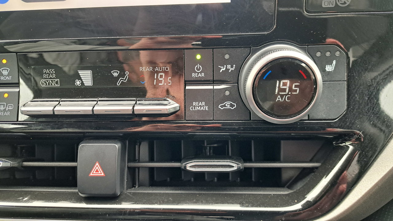 Toyota Highlander Hybrid LE 2023-21