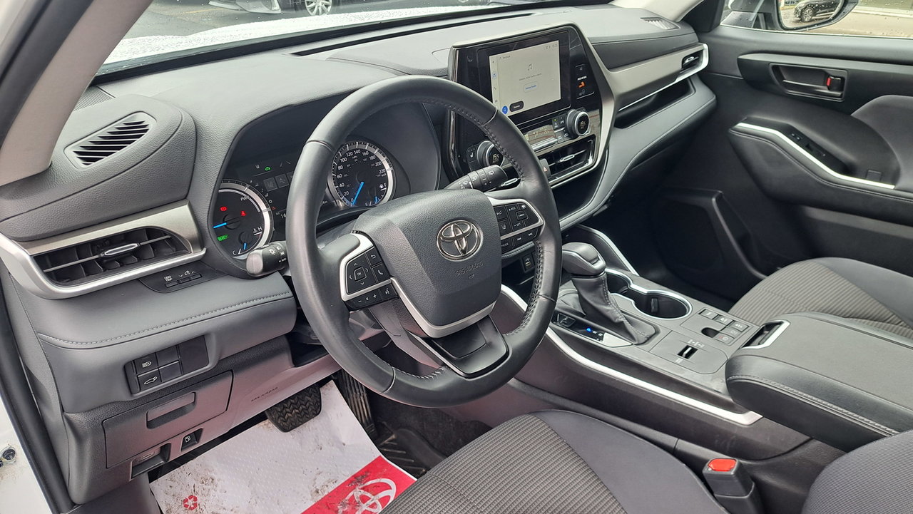 Toyota Highlander Hybrid LE 2023-9