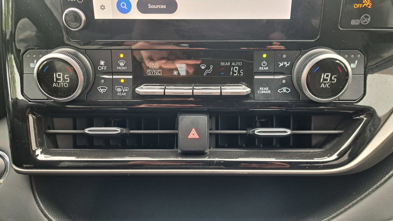 Toyota Highlander Hybrid LE 2023-19