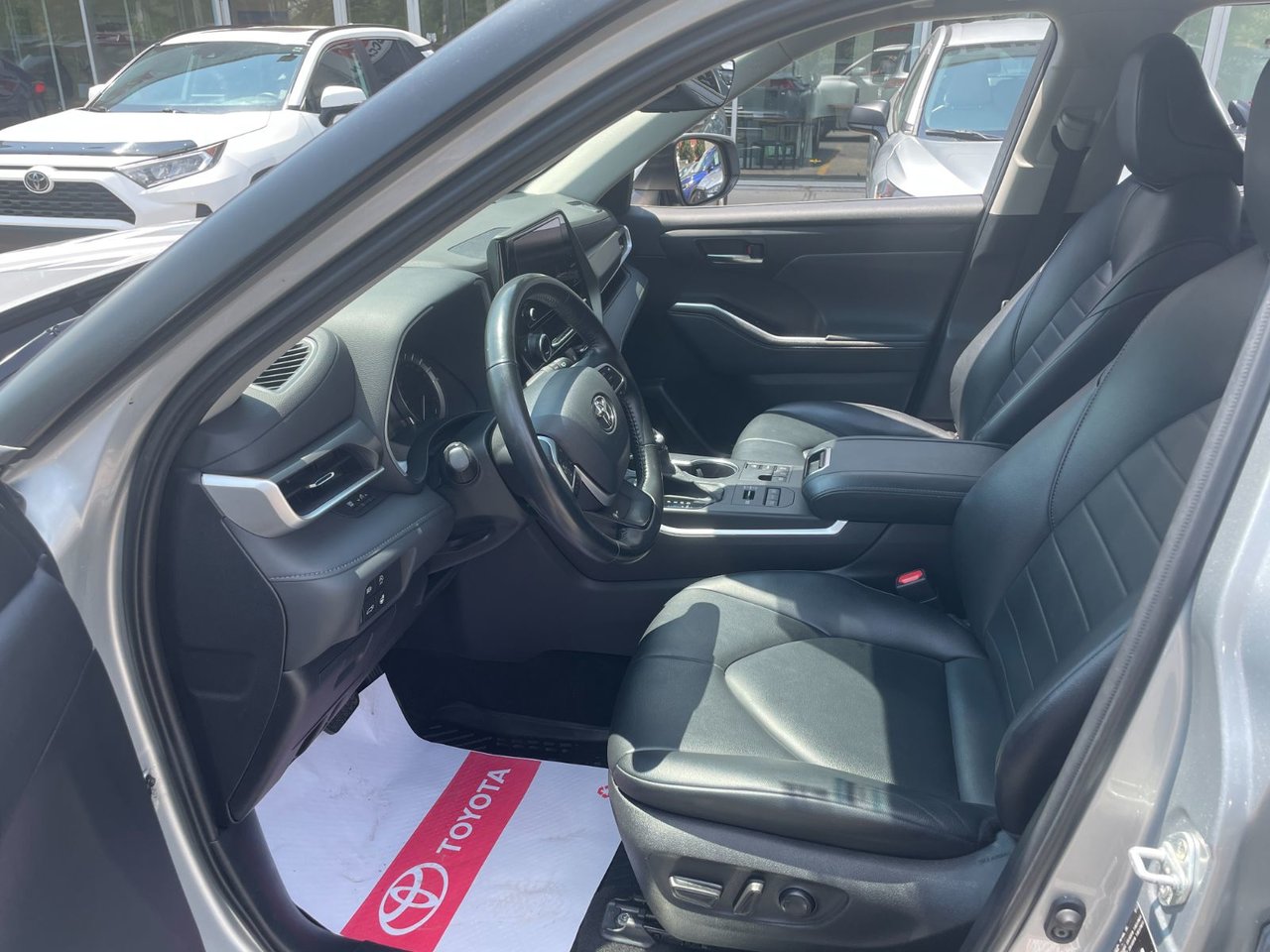 Toyota Highlander XLE 2023-8