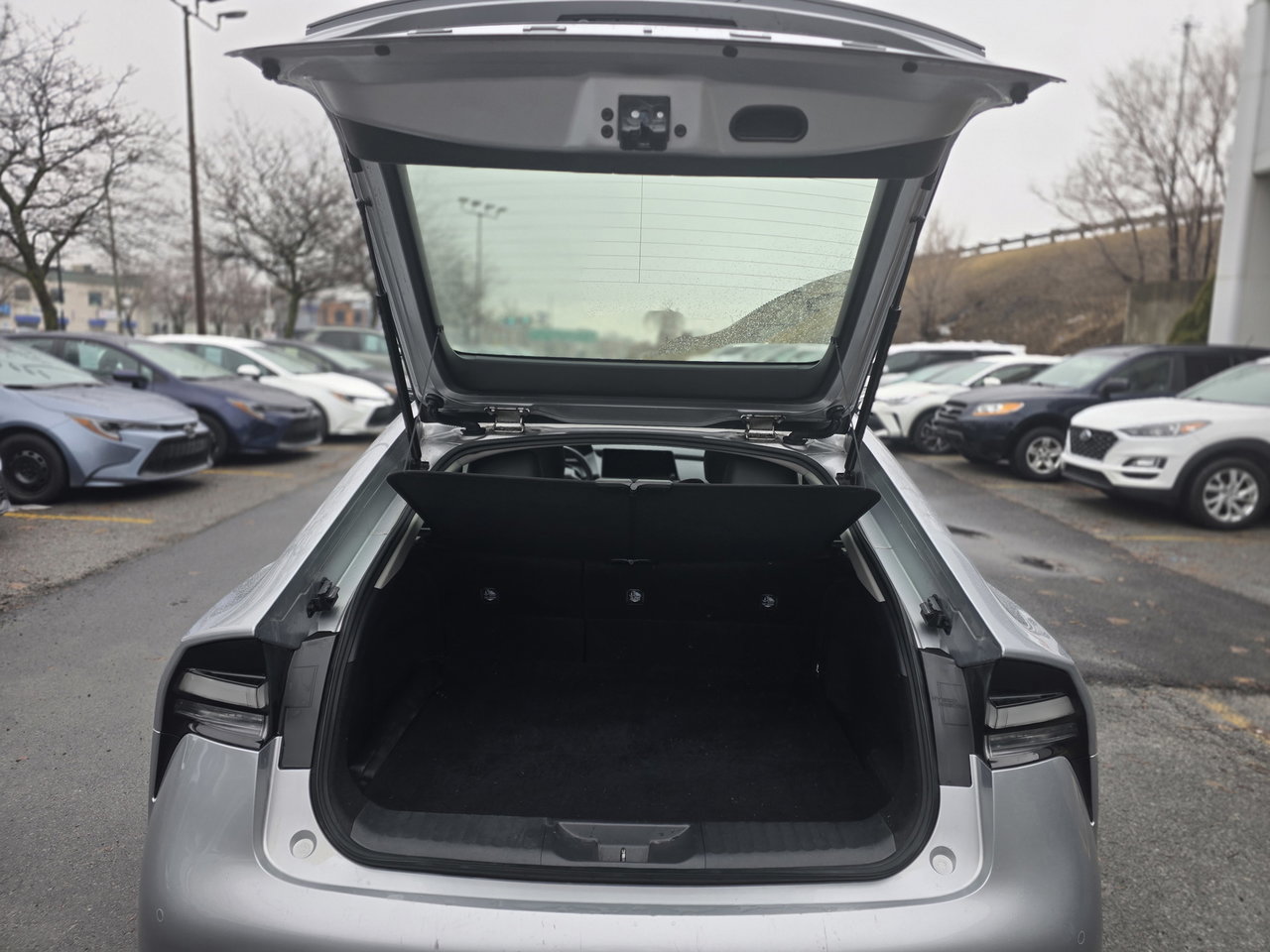 Toyota Prius Plug-in Hybrid XSE 2023-17