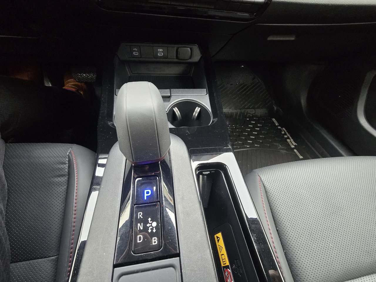 Toyota Prius Plug-in Hybrid XSE 2023-9