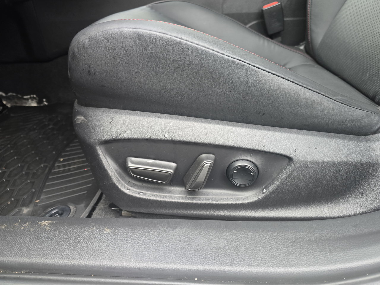 Toyota Prius Plug-in Hybrid XSE 2023-5