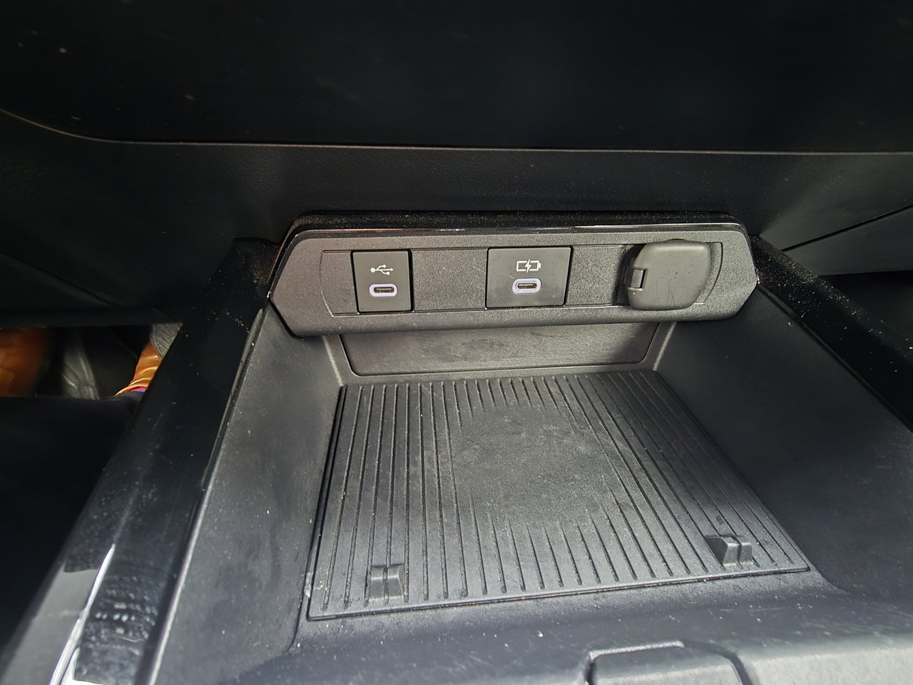 Toyota Prius Plug-in Hybrid XSE 2023-11