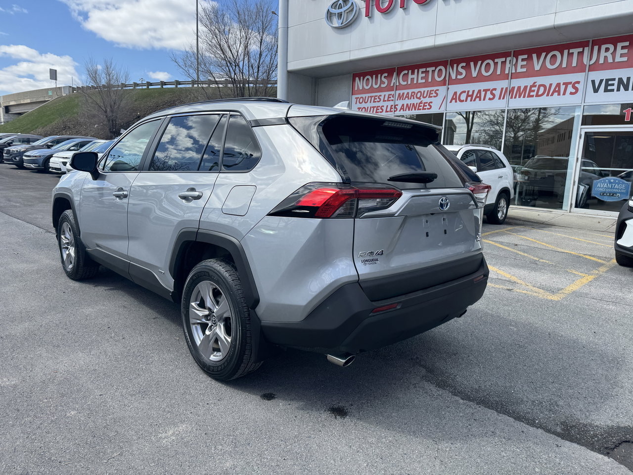 2022 Toyota RAV4 Hybrid XLE-23