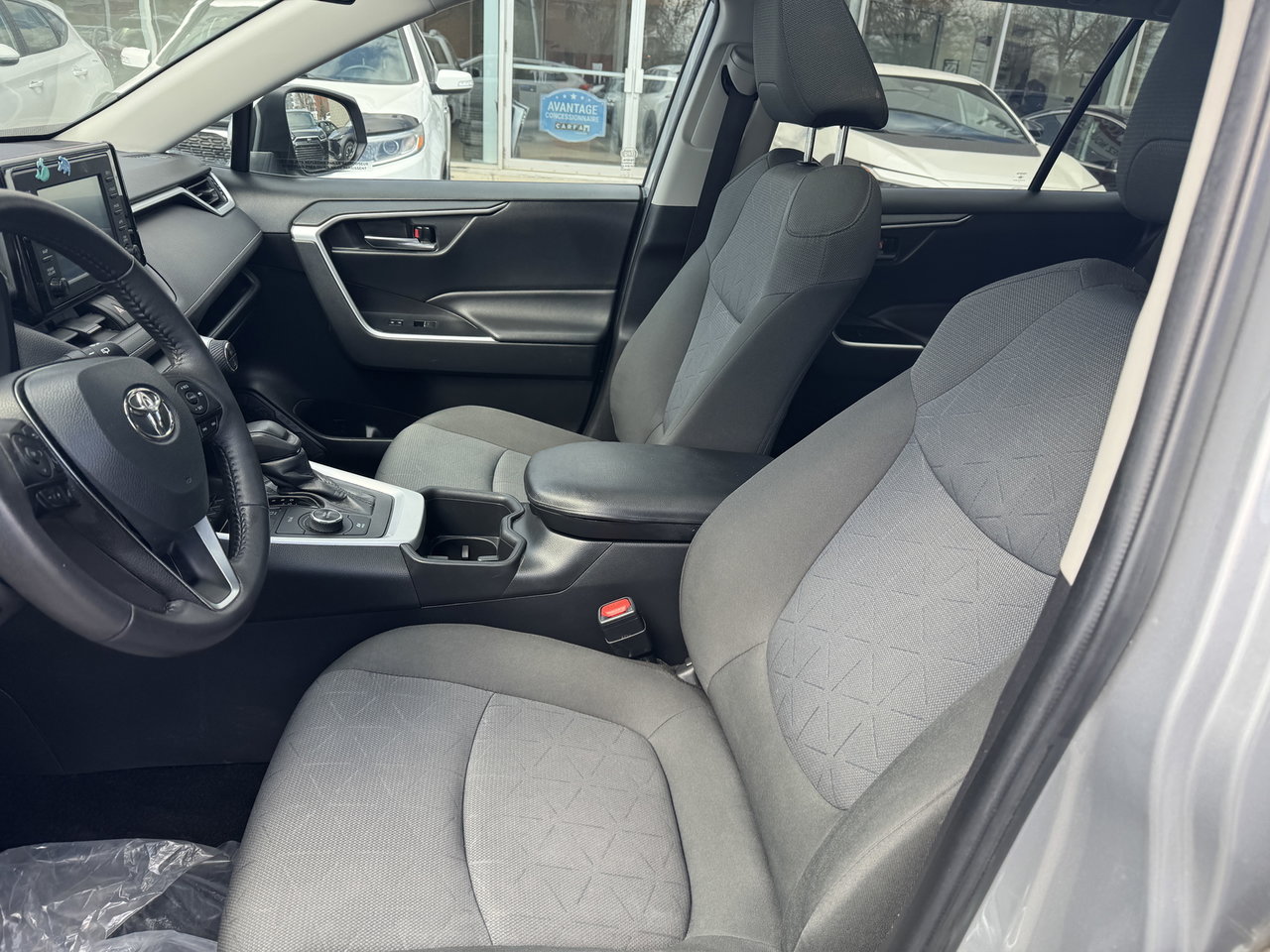 2022 Toyota RAV4 Hybrid XLE-32