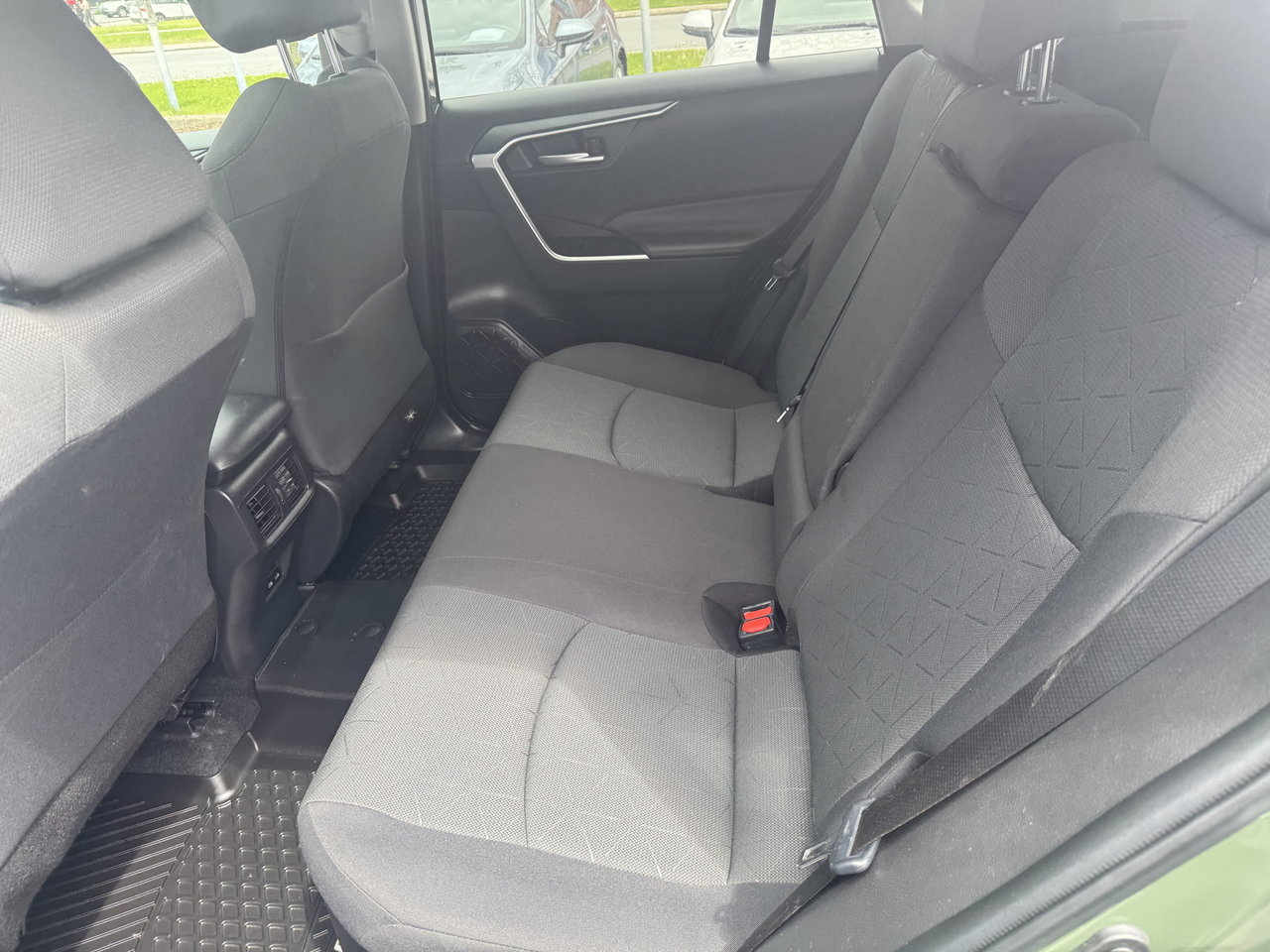 2024 Toyota RAV4 XLE HYBRIDE-8