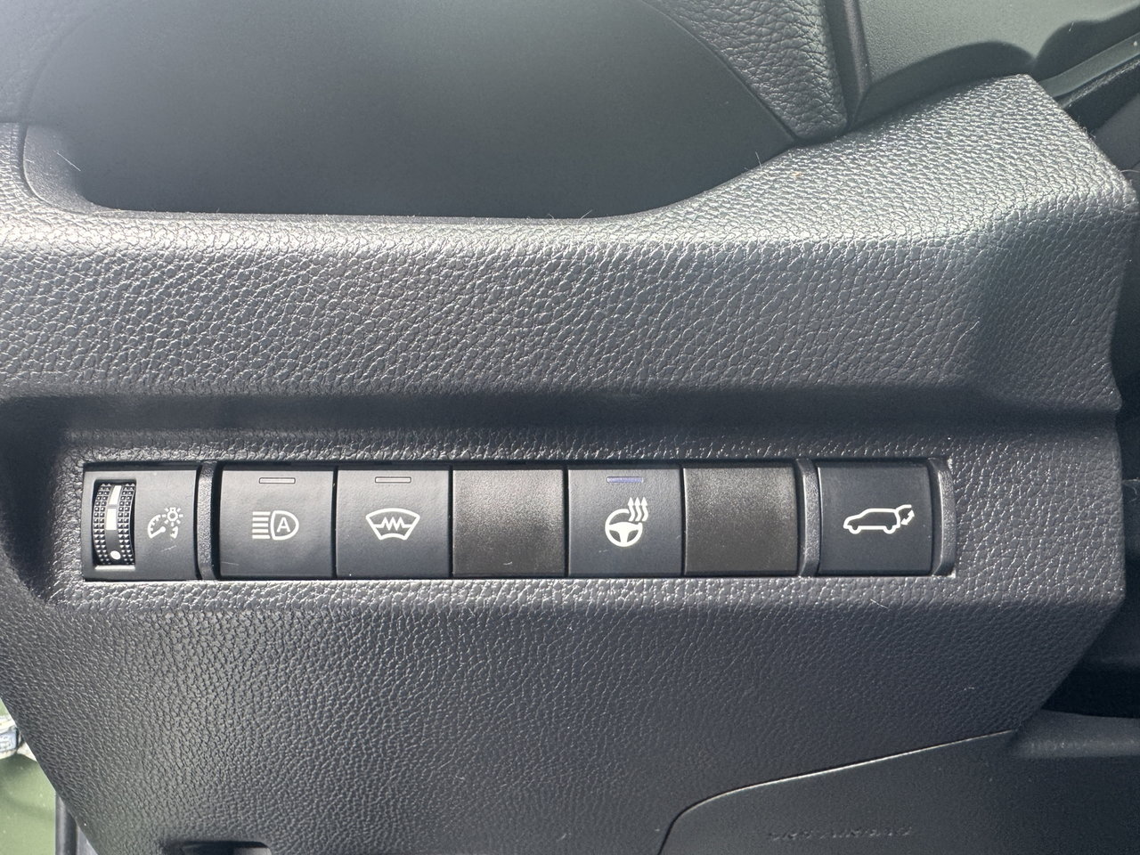 2024 Toyota RAV4 XLE HYBRIDE-17