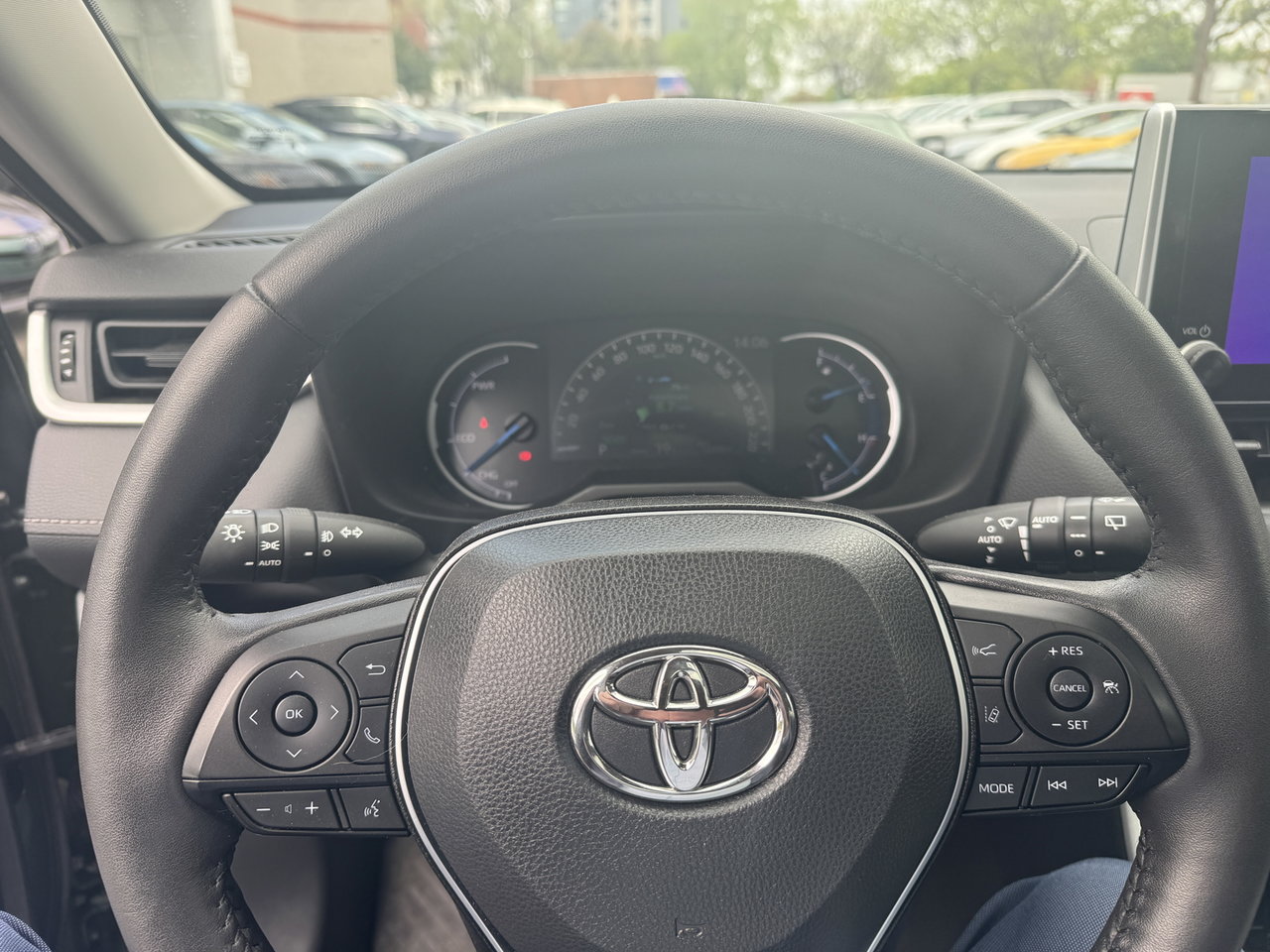 2024 Toyota RAV4 XLE HYBRIDE-18