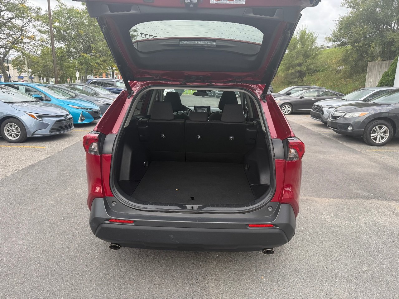 2020 Toyota RAV4 Hybrid XLE-11
