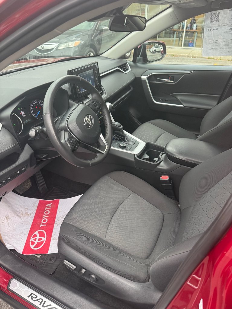 2020 Toyota RAV4 Hybrid XLE-8