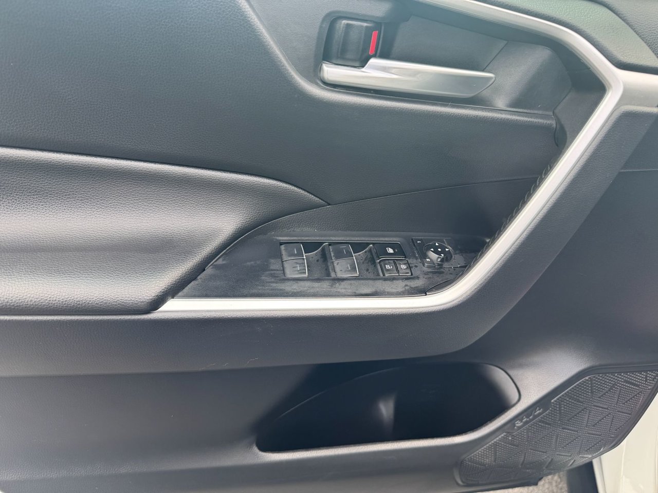 Toyota RAV4 XLE 2023-12