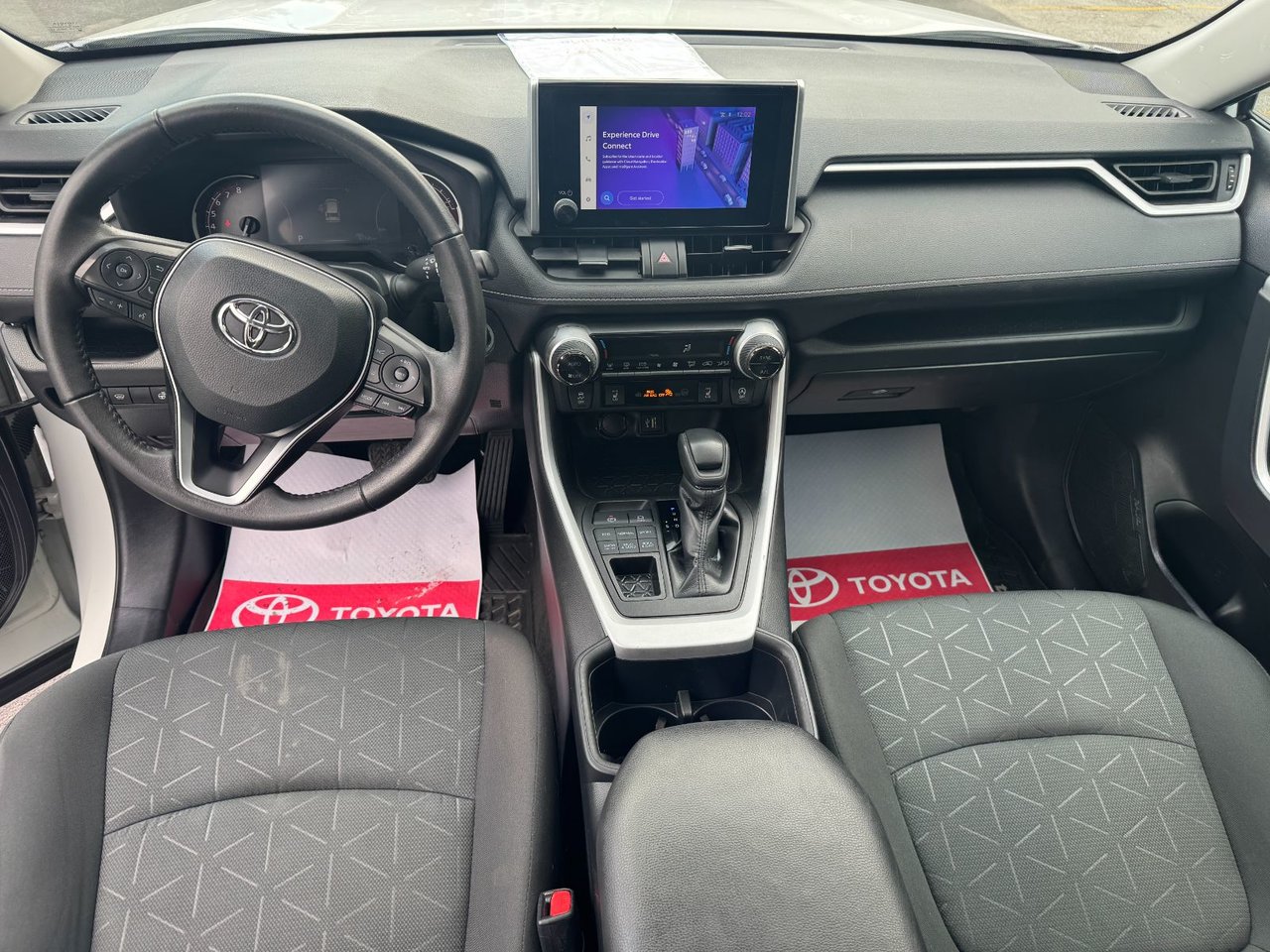 Toyota RAV4 XLE 2023-9
