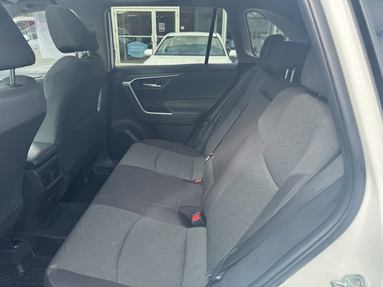 Toyota RAV4 XLE 2023-8