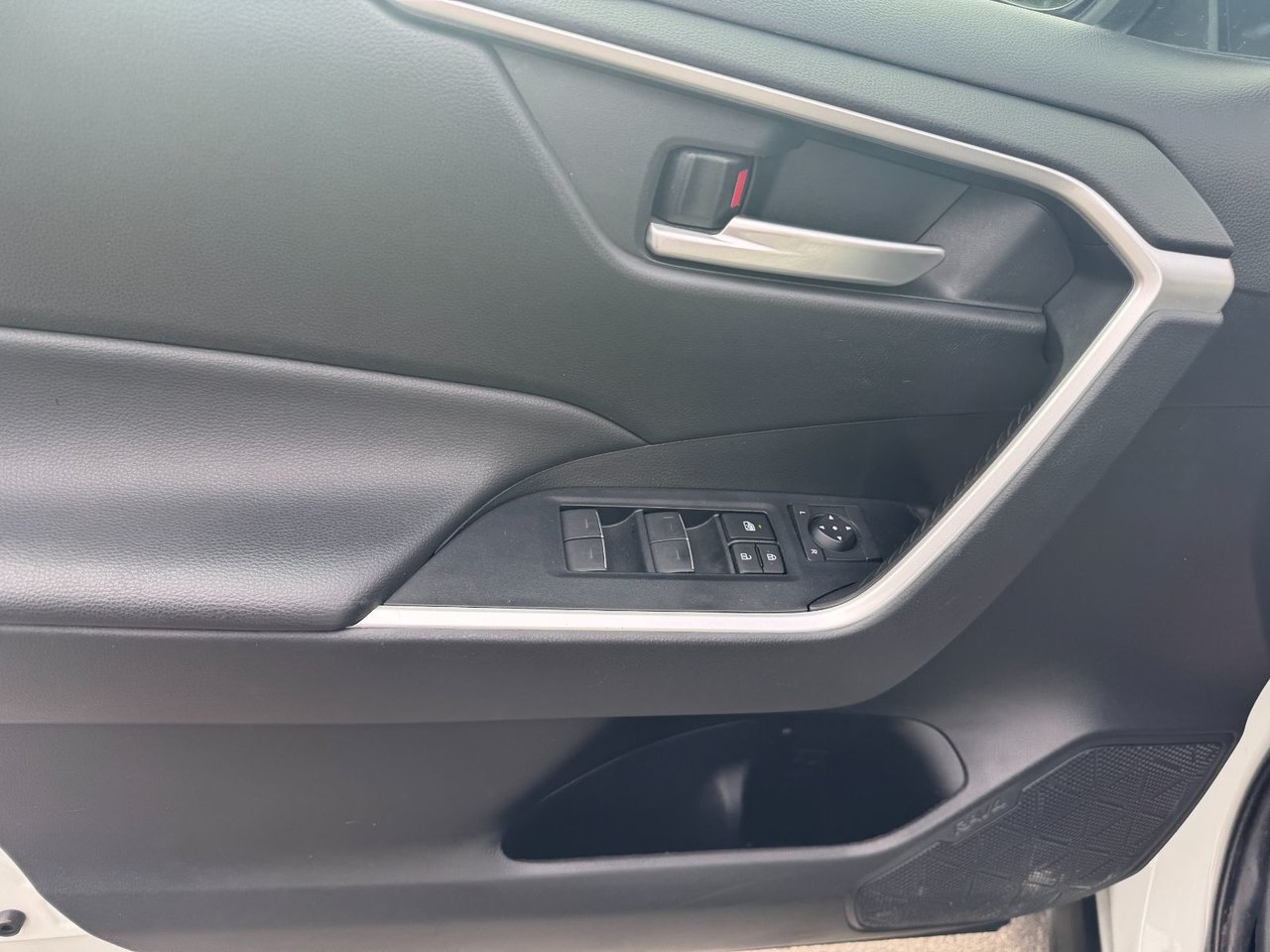 Toyota RAV4 XLE 2023-12
