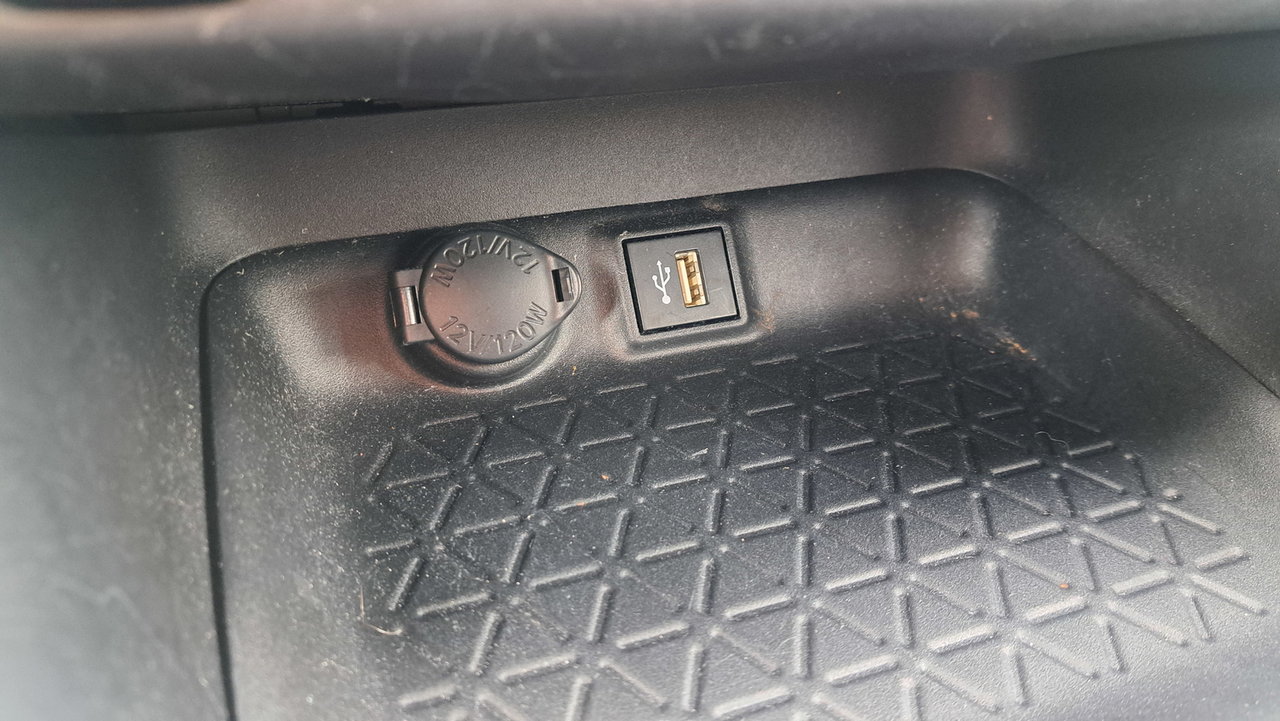 Toyota RAV4 Hybrid LE 2024-19