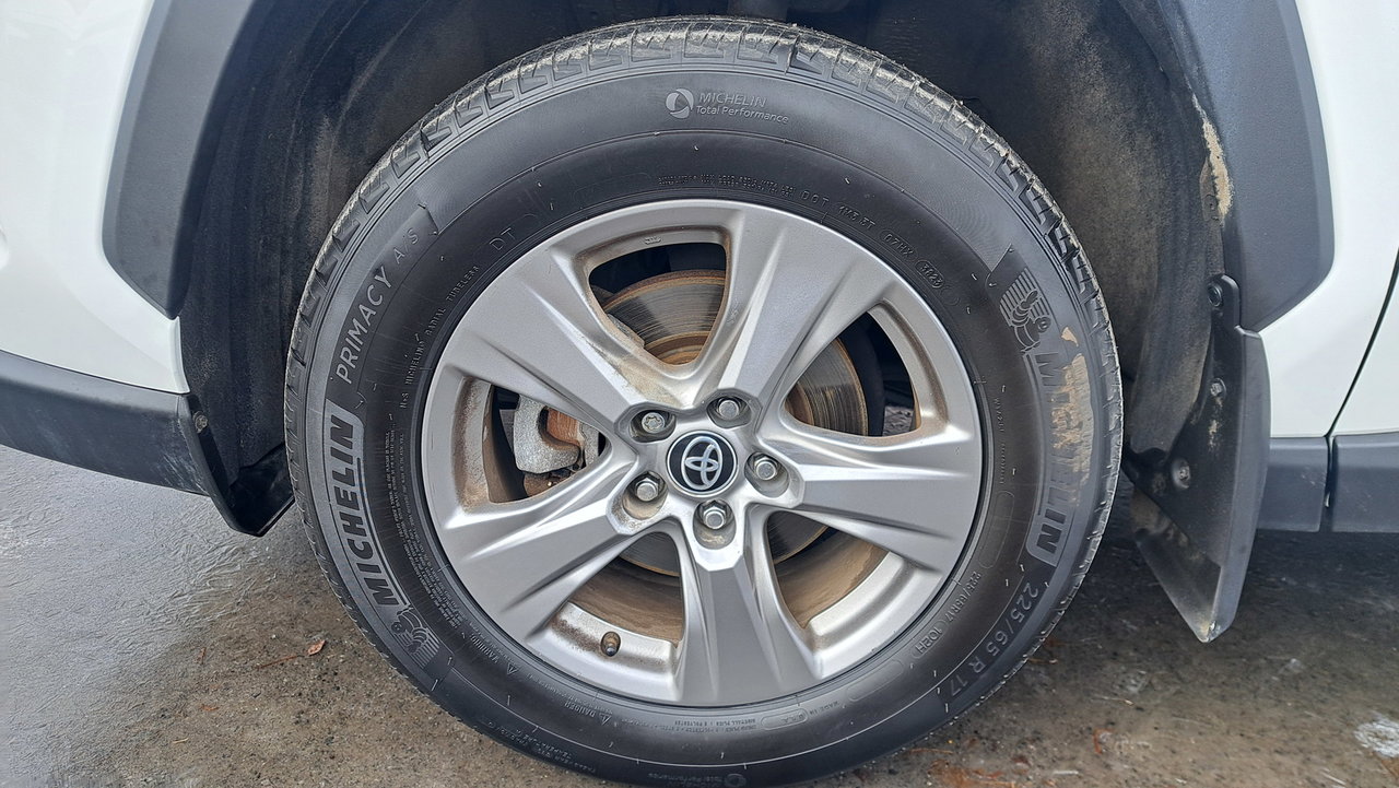 Toyota RAV4 Hybrid LE 2024-34