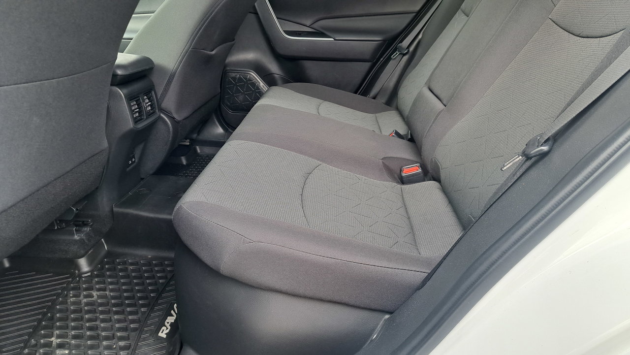 Toyota RAV4 Hybrid LE 2024-23