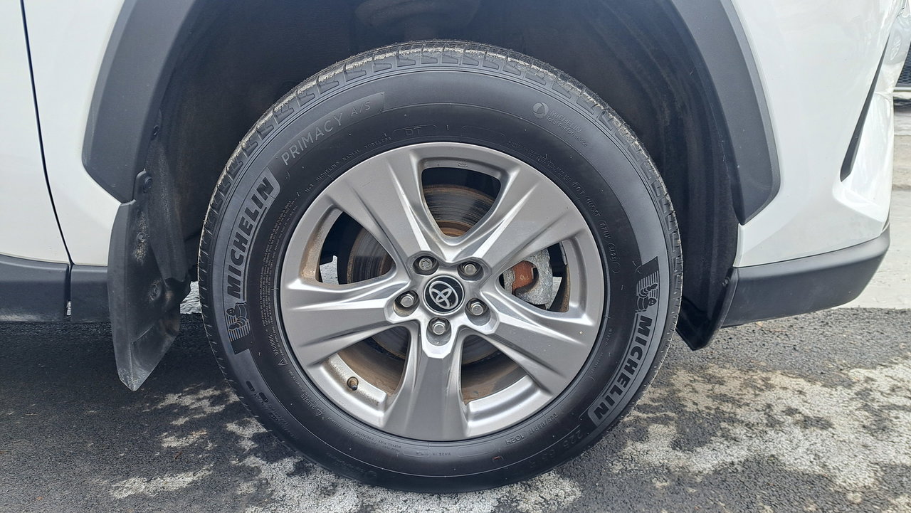 Toyota RAV4 Hybrid LE 2024-35