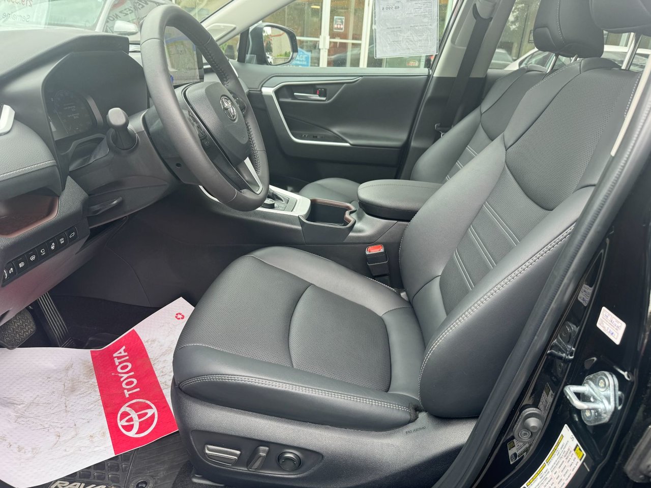Toyota RAV4 AWD LIMITED Limited AWD 2025-12