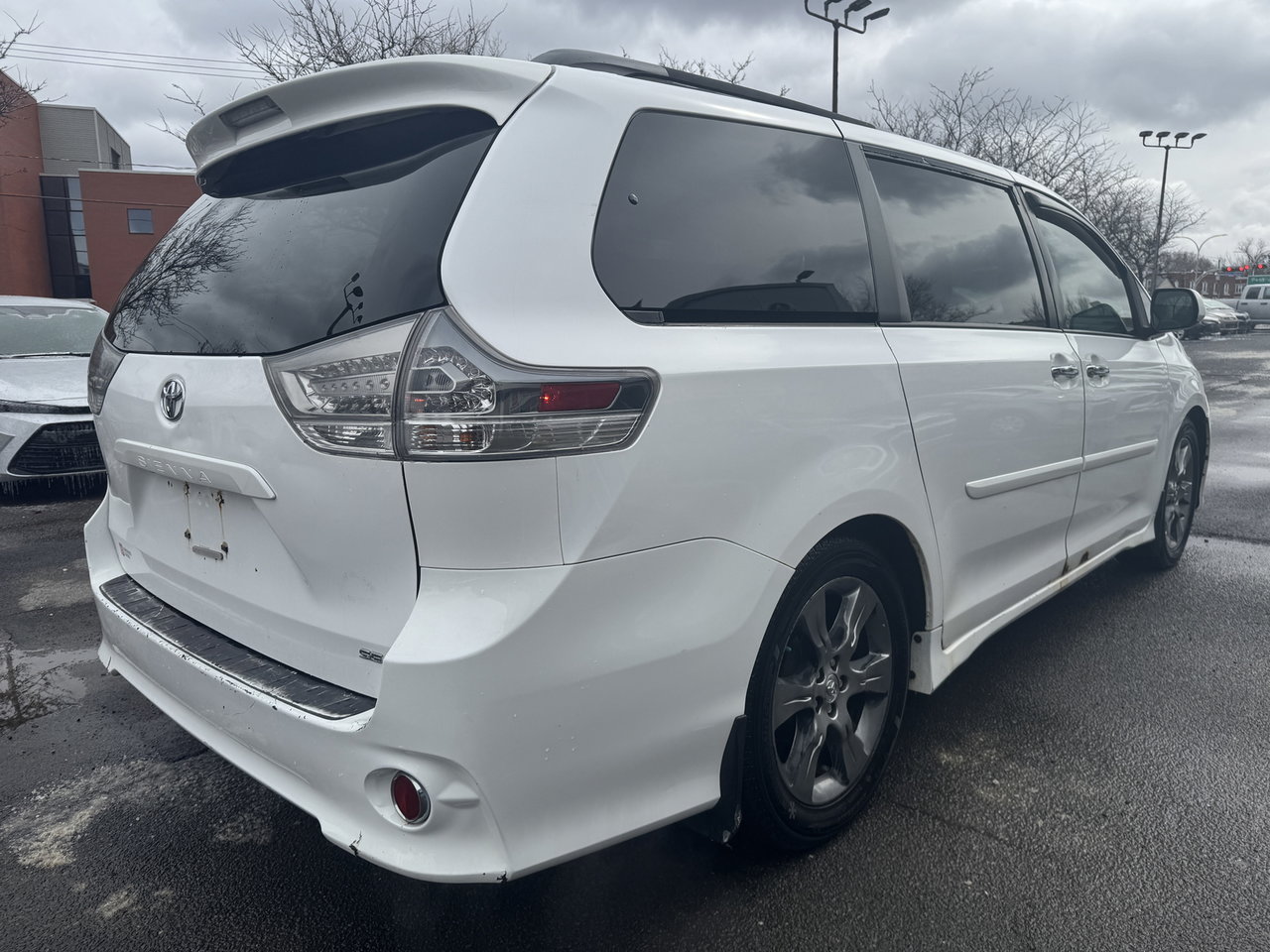 2013 Toyota Sienna SE-3