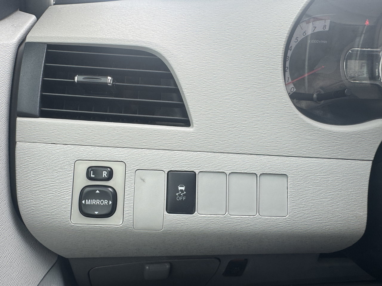 2013 Toyota Sienna SE-12